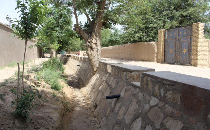 گزارش از اعمار دیوار استنادی بطول 280 متر در روستای یکه چنار شهرشبرغان ولایت جوزجان