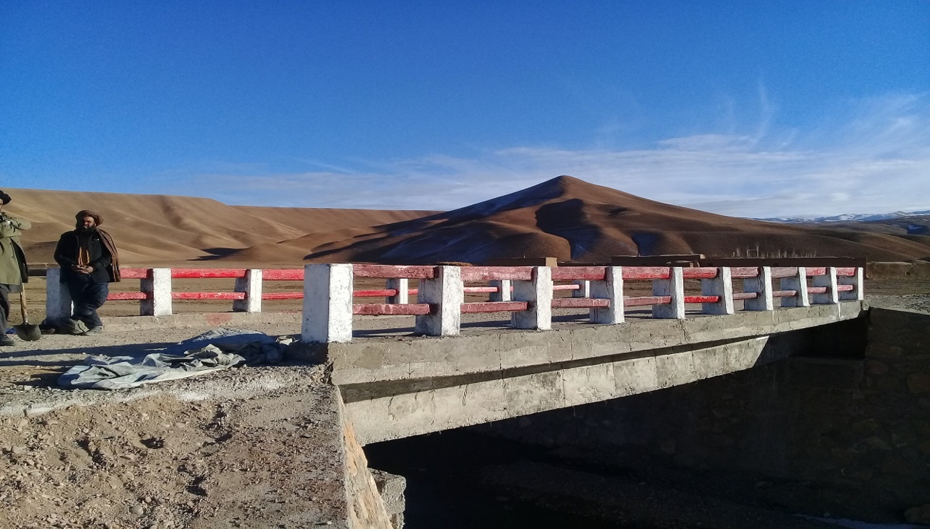 گزارش از اعمار پل 11 متره آهن کانکریتی در قریه  سرچشمه ی ولسوالی شهرک ولایت غور