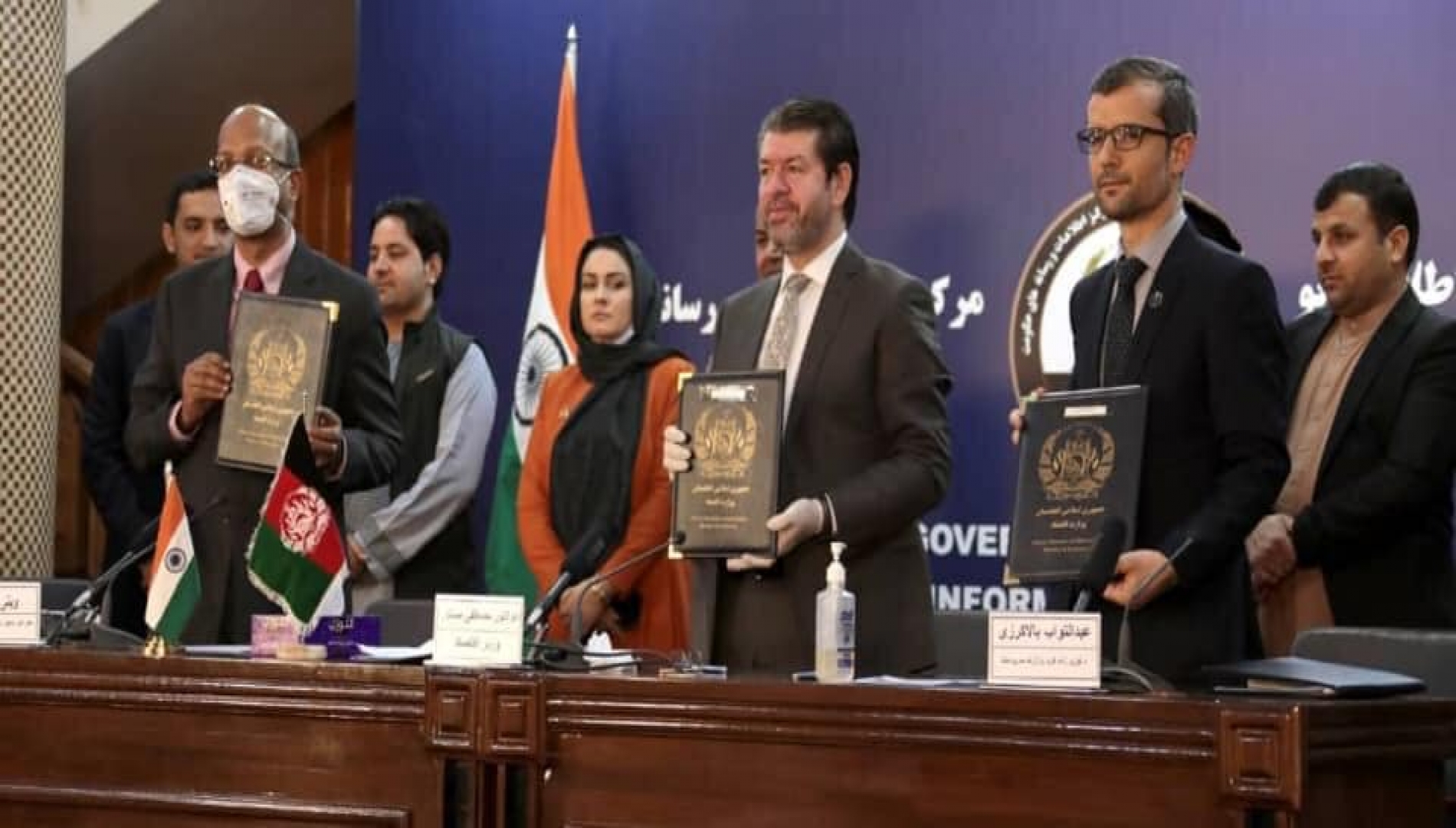 امضاء تفاهم نامه ۵ پروژه میان وزارت اقتصاد ، سفارت هند مقیم کابل و وزارت های معارف و تحصیلات عالی